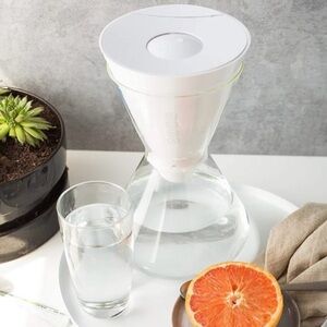 Soma - 6 Cup Glass Carafe Water Pitcher 1.35 Liters/48 Oz + 2 Filtners, all NWT